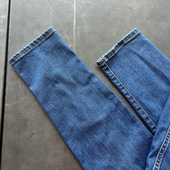 Madewell 9" High-Rise Skinny Jeans in Polly Wash - Picture 5 of 8